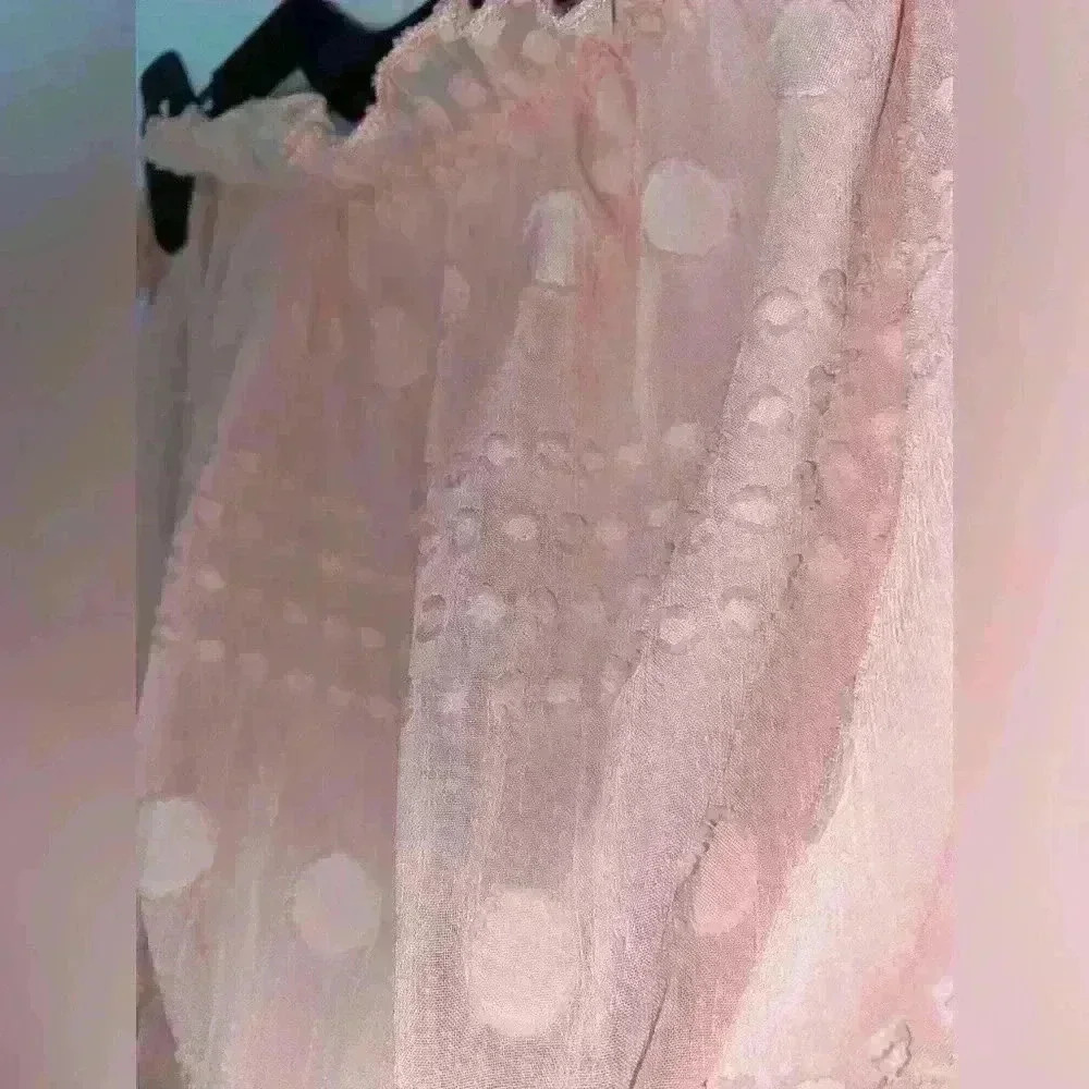 ❤️ 3/$15 Pink Cropped Long Sleeved Top with Textured Print - Picture 3 of 6
